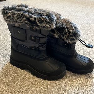 Kids size 3 snow boots